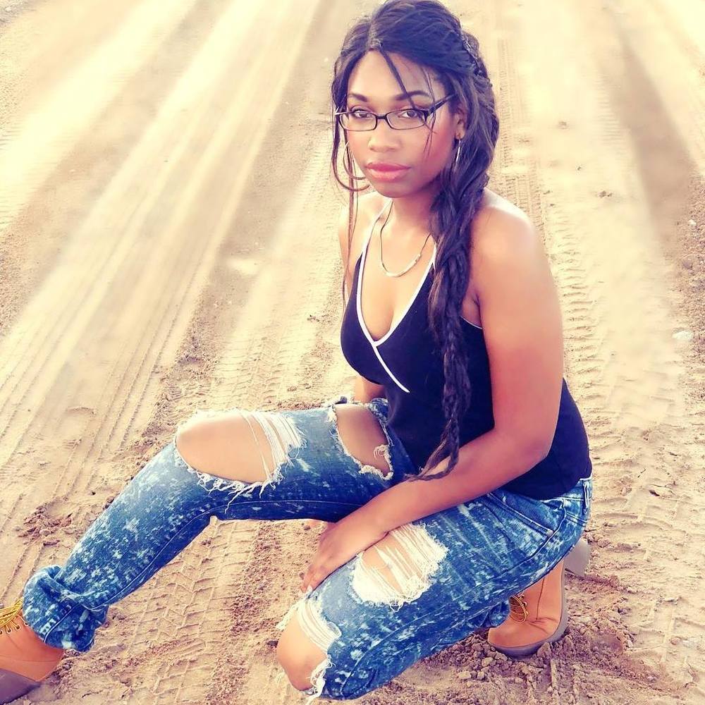 Meet your Posher, Takia